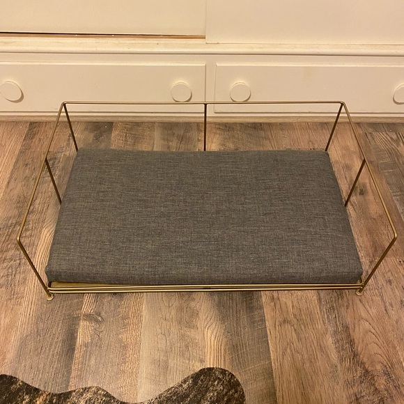 Gorgeous Alpha Pet Bed in size LRG - Picture 2 of 5